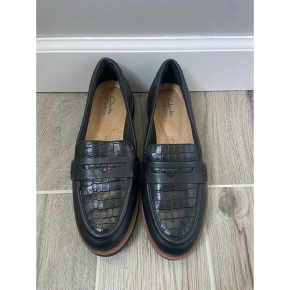 Women's Clarks Westlynn Ayla Leather Loafers Black Lug Cushion Sole Sz 9.5 - Picture 2 of 6